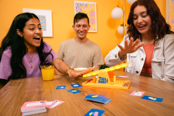 Découvrez Tilt’N’Shout, un jeu d’ambiance sous pression !